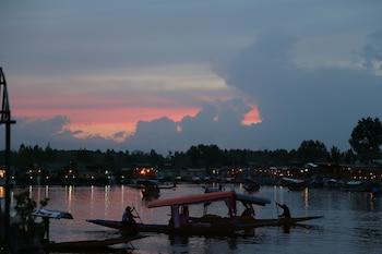 Kharpalace Group Of Houseboats Hotel Srinagar  Exterior photo